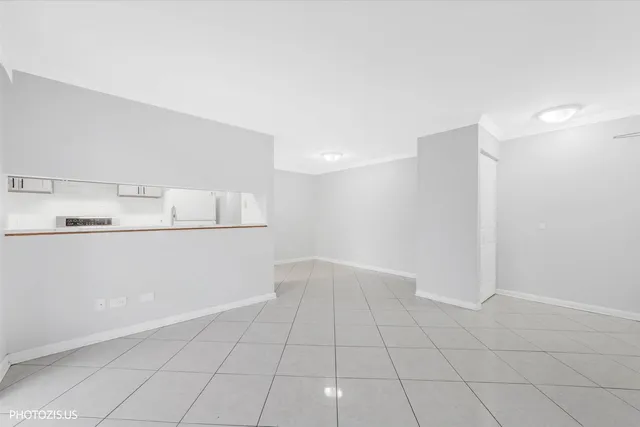 $1,800 | 1225 North Winslowe Drive, Unit 101, Palatine, IL 60074