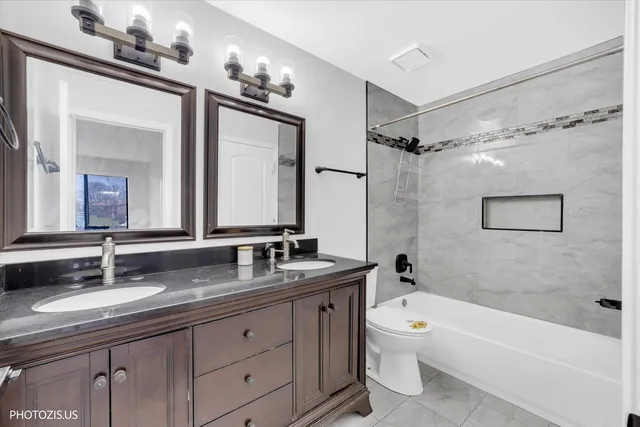 $1,800 | 1225 North Winslowe Drive, Unit 101, Palatine, IL 60074