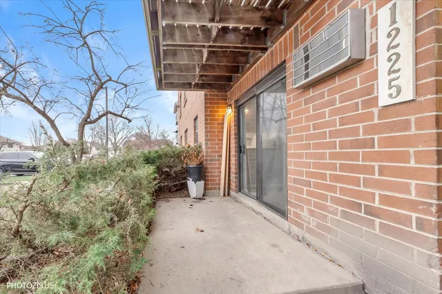 $1,800 | 1225 North Winslowe Drive, Unit 101, Palatine, IL 60074
