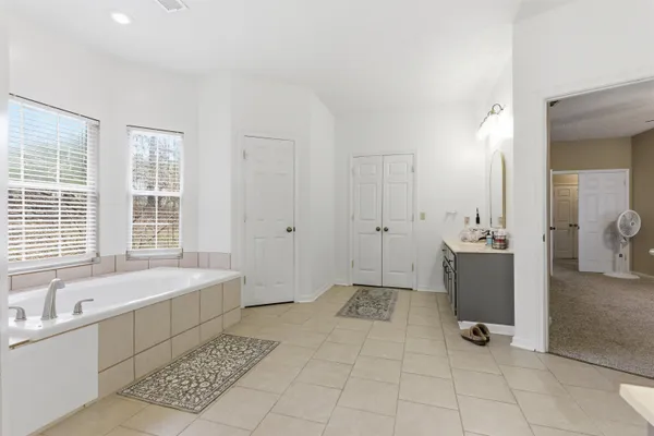 $469,500 | 915 Cliffview Road, Bolivar, TN 38008