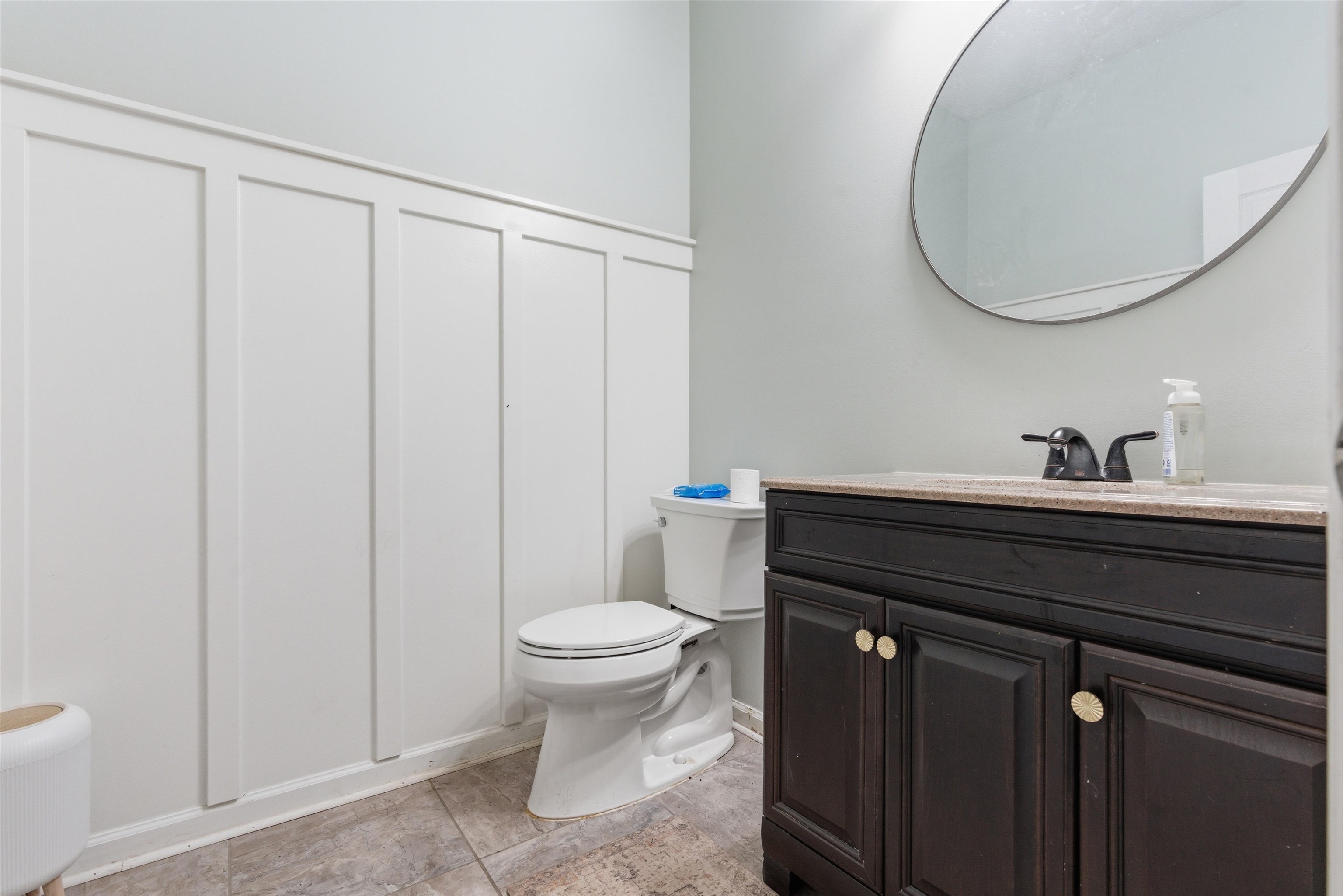 915 Cliffview Road Bolivar, TN 38008 - Photo 21 of 35 a bathroom with a sink and a toilet