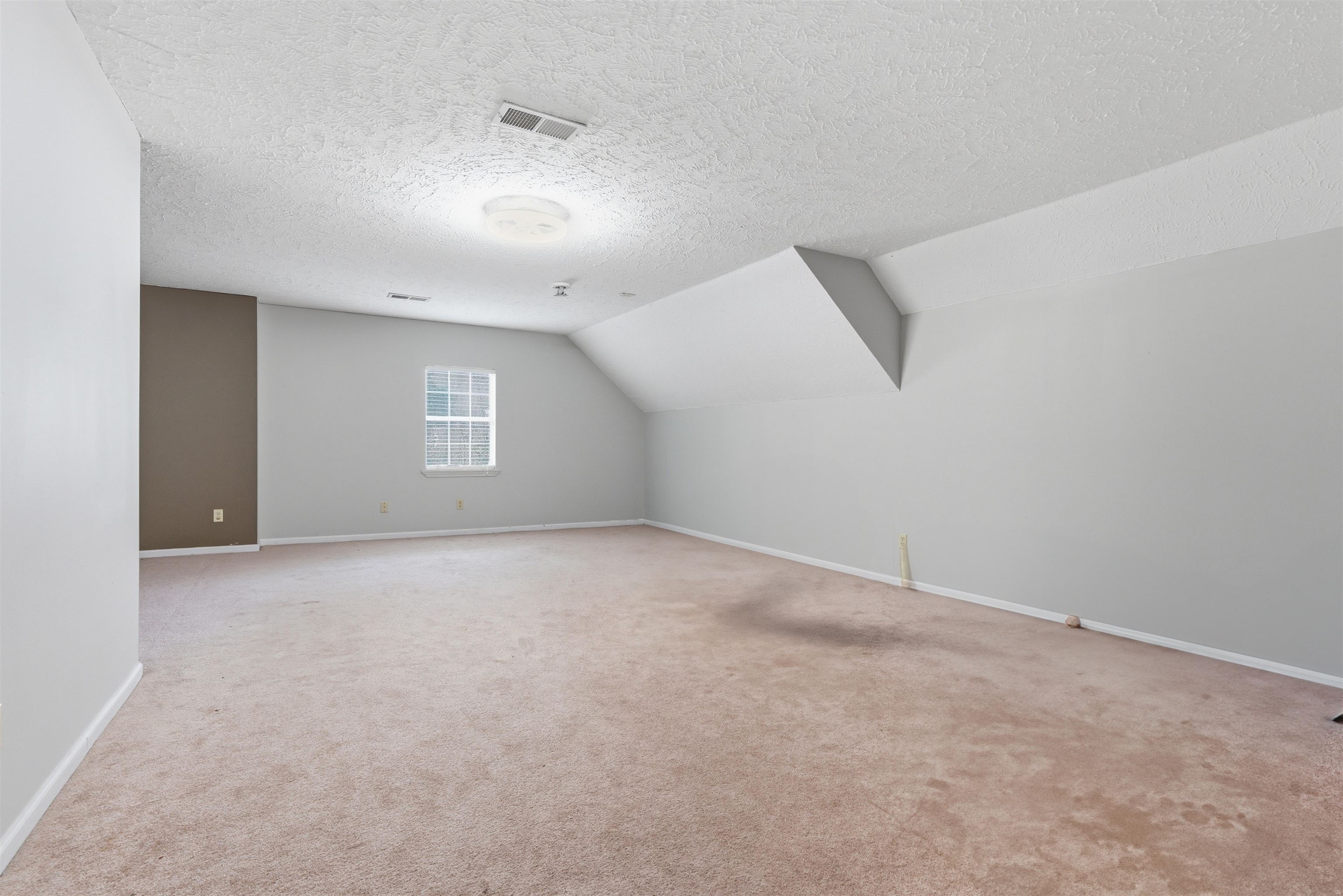 915 Cliffview Road Bolivar, TN 38008 - Photo 28 of 35 a view of an empty room with a window