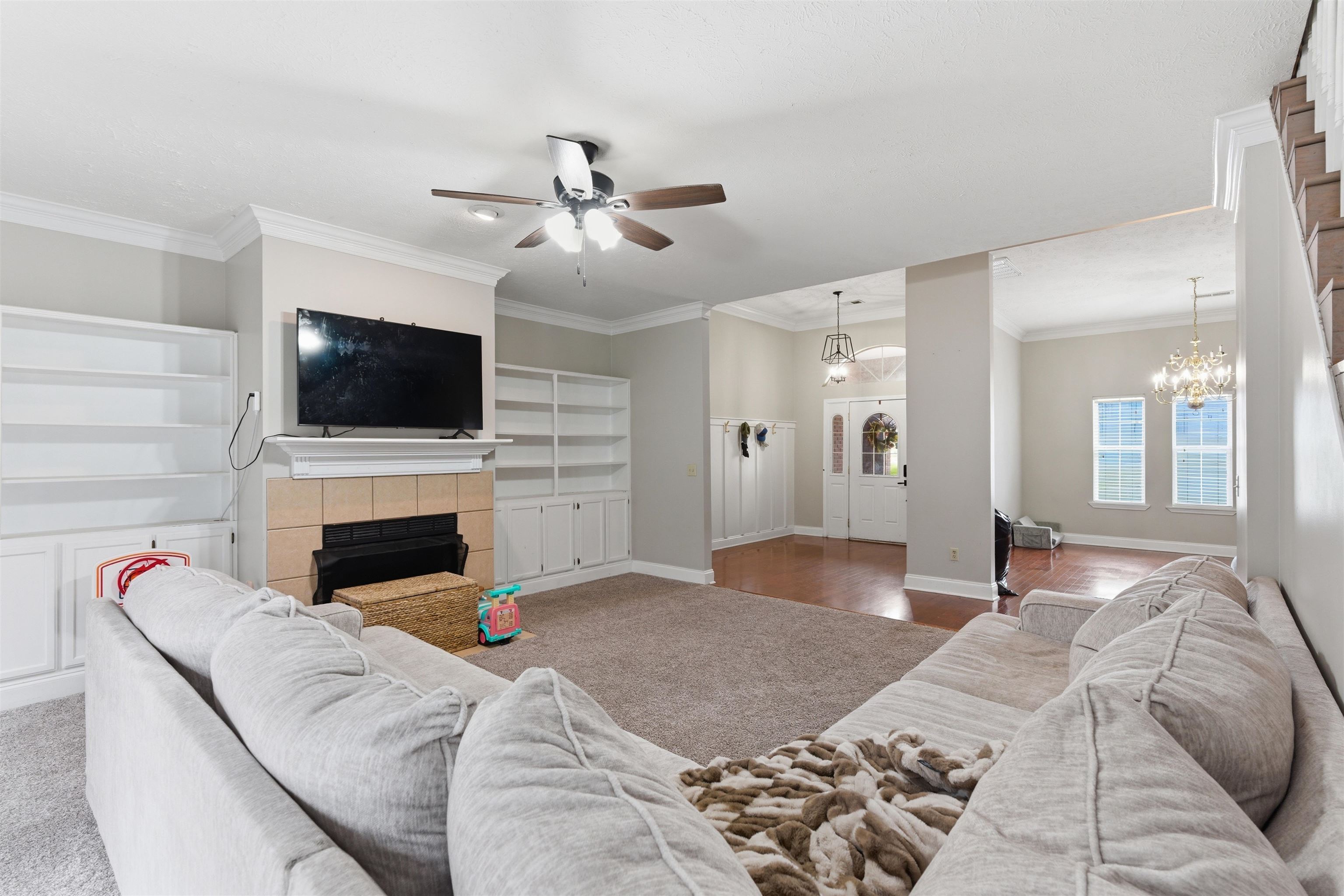 915 Cliffview Road Bolivar, TN 38008 - Photo 9 of 35 a living room with a bed and a flat screen tv