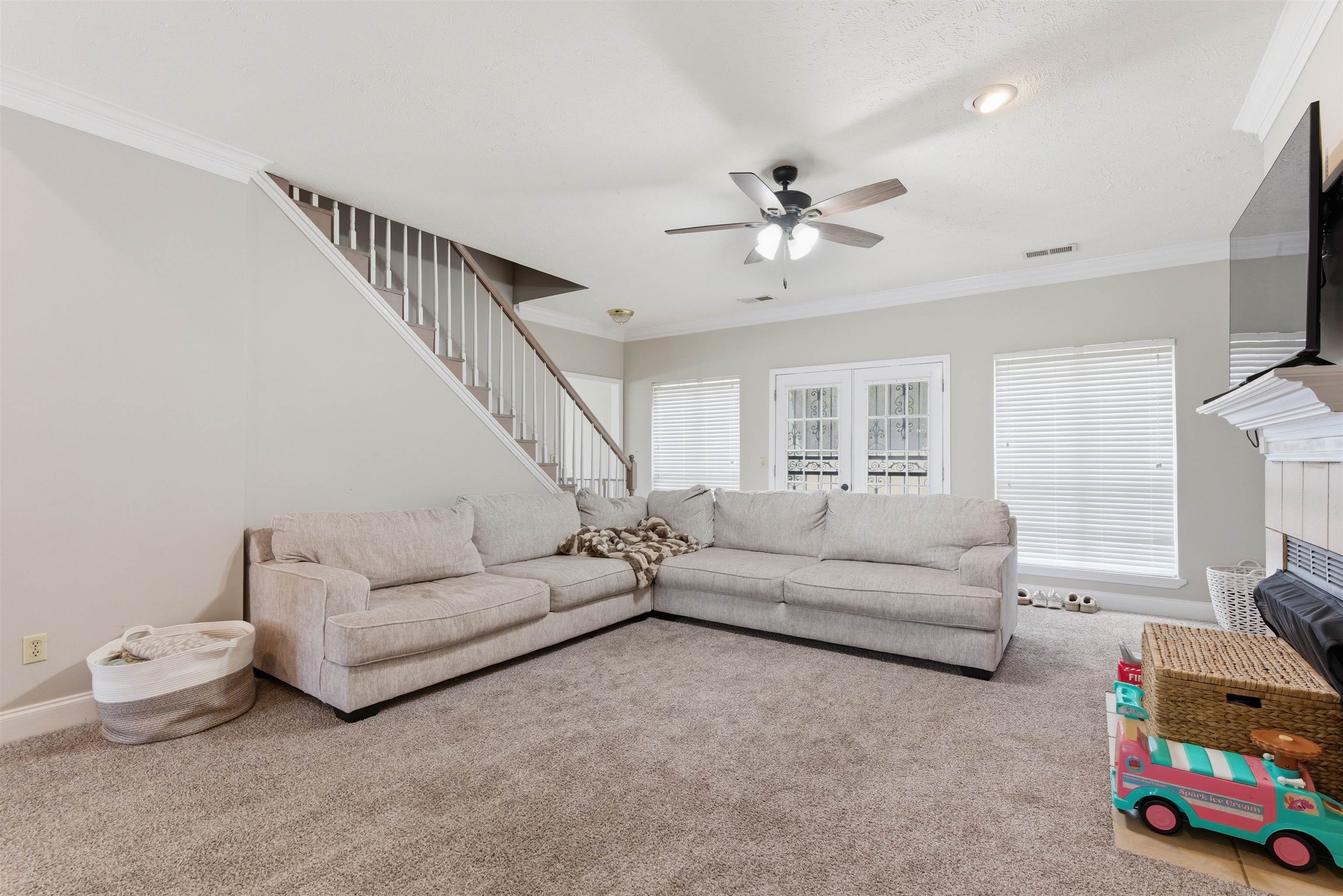 915 Cliffview Road Bolivar, TN 38008 - Photo 10 of 35 a living room with furniture and a flat screen tv