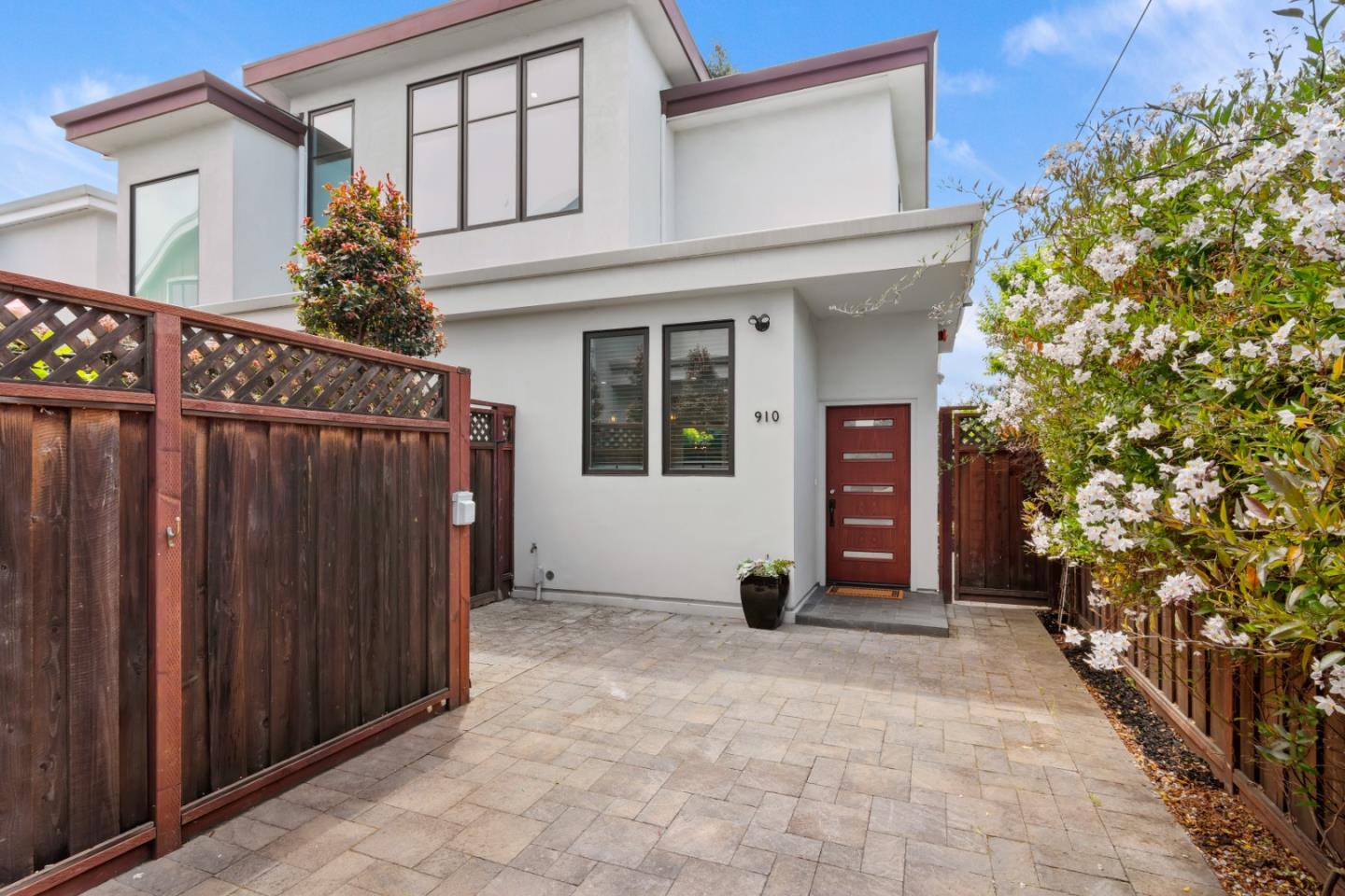 910 Cedar Street Berkeley, CA 94710 - Photo 7 of 39 a view of a house with potted plants