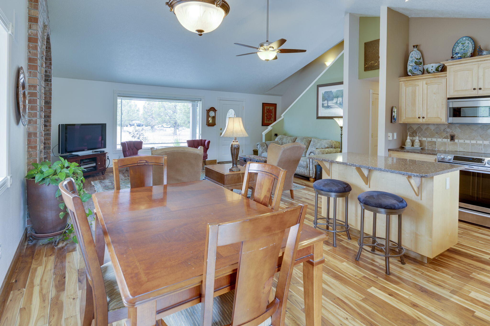 8154 Southwest Copley Road Powell Butte, OR 97753 - Photo 12 of 48 10