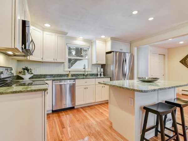 1044 Webster Street Needham, MA 02492 - Photo 3 of 27