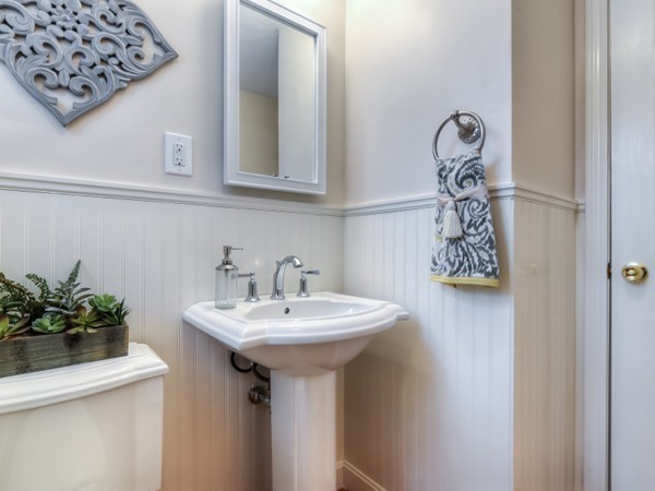 1044 Webster Street Needham, MA 02492 - Photo 10 of 27