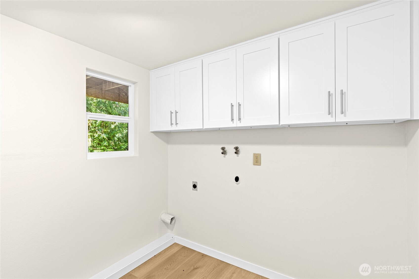 12718 Southeast 184th Place Renton, WA 98058 - Photo 28 of 34 a view of cabinets and window