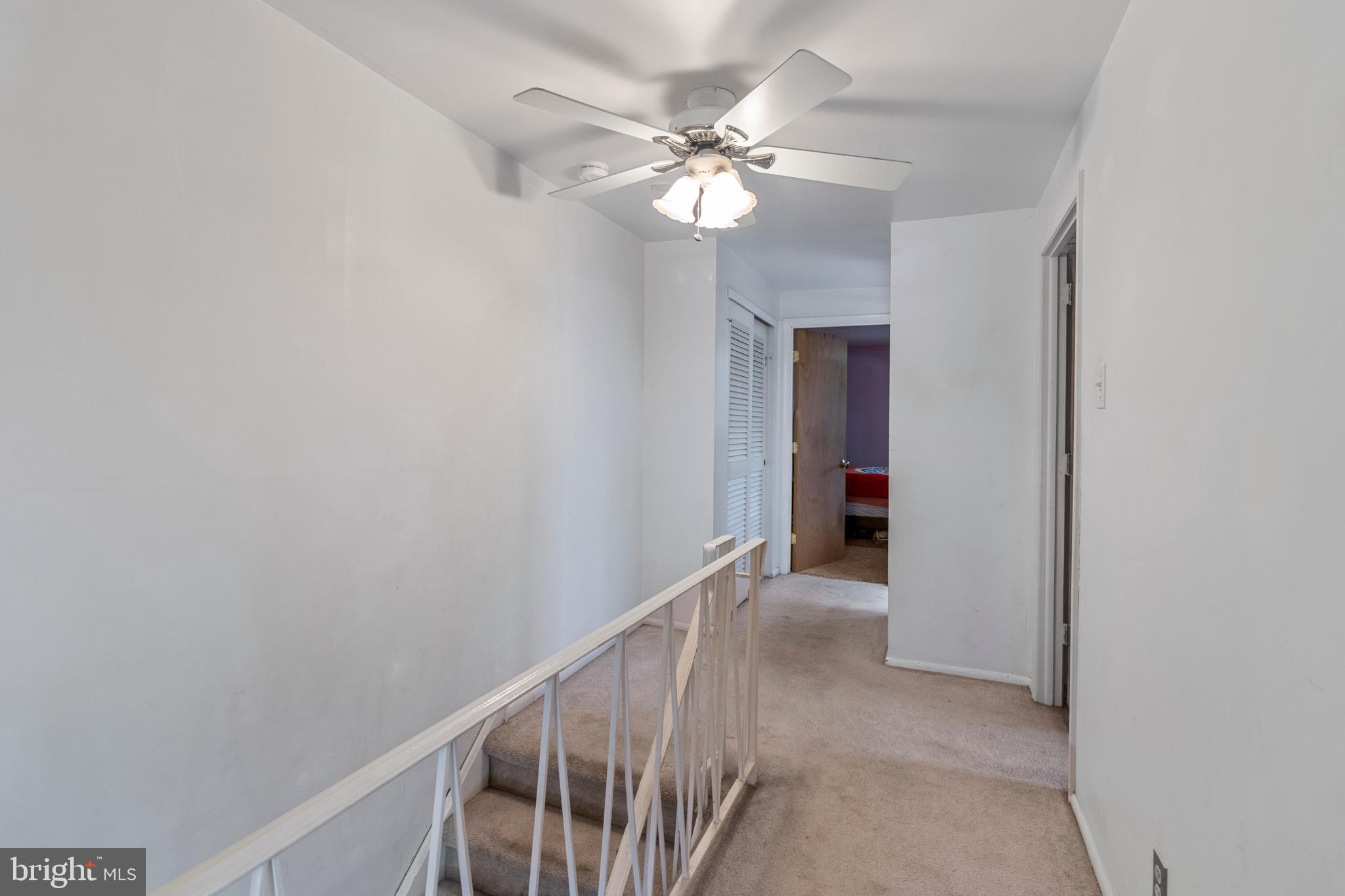 722 Susquehanna Road Philadelphia, PA 19111 - Photo 14 of 34 2nd Floor Hallway