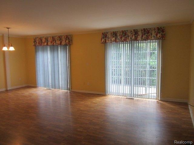 1487 Carriage Lane Rochester, MI 48306 - Photo 4 of 11 IMG_3480.jpg