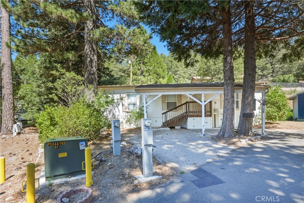 22899 Byron Road, Unit 16 Crestline, CA 92325 - Photo 3 of 33