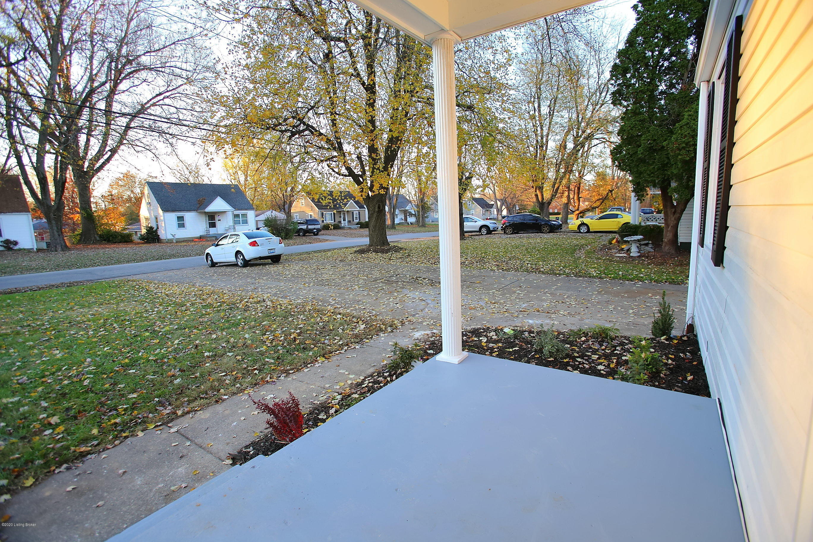 4717 Dohn Road Louisville, KY 40216 - Photo 6 of 48 Front Porch