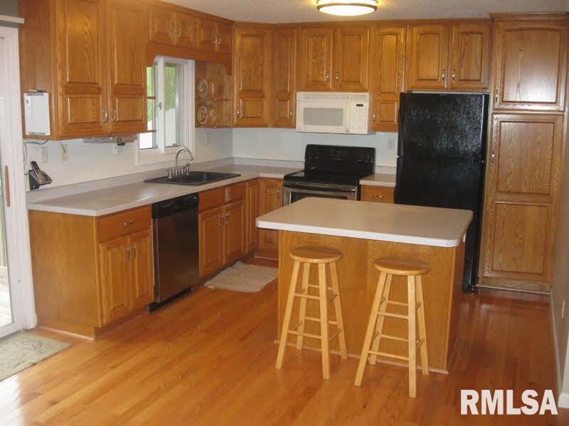 566 East Autumn Ridge Road Carbondale, IL 62902 - Photo 4 of 9