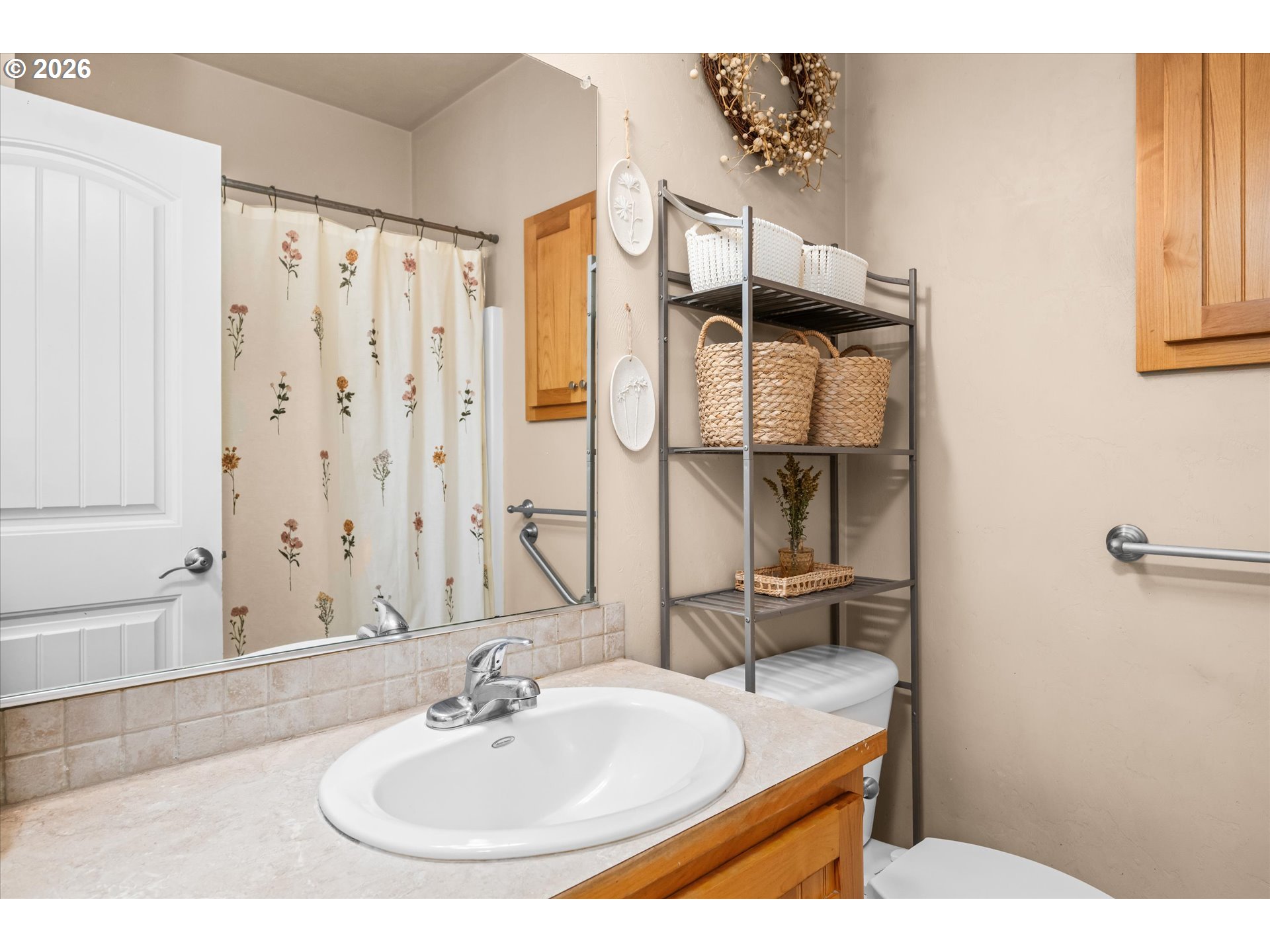277 South 67th Court Springfield, OR 97478 - Photo 23 of 44 a bathroom with a sink and a mirror