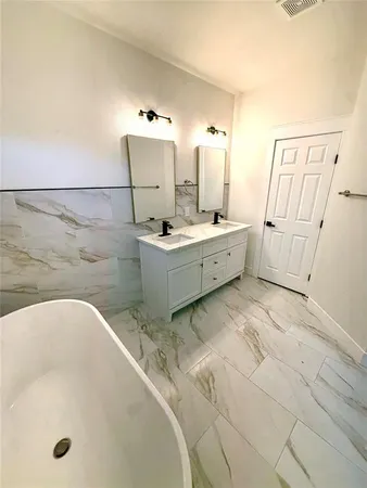 $1,900 | 1720 Lloyd Avenue, Fort Worth, TX 76105