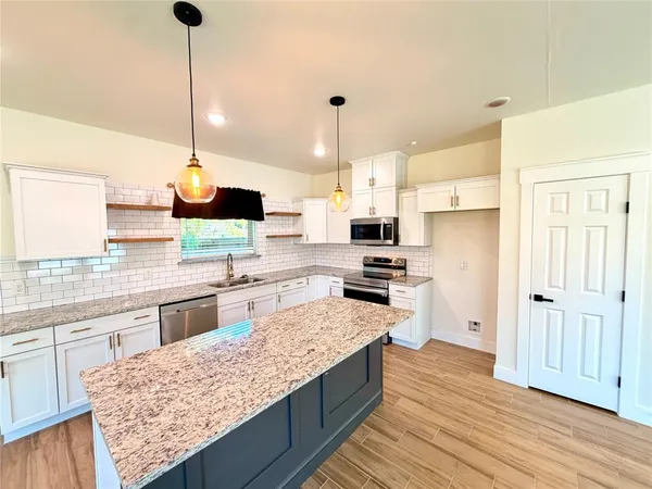 $1,900 | 1720 Lloyd Avenue, Fort Worth, TX 76105