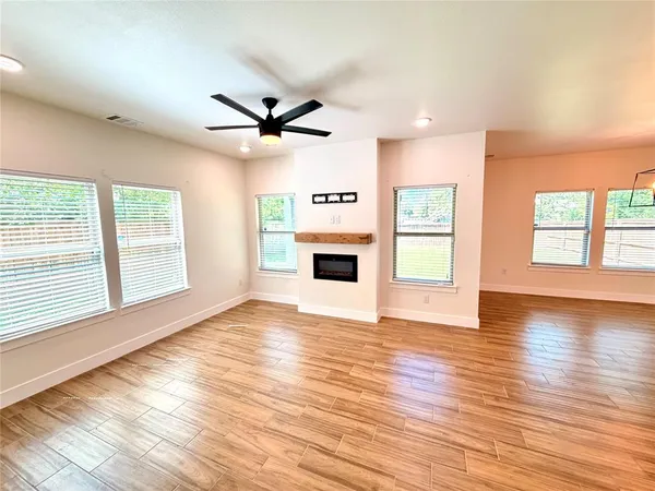 $1,900 | 1720 Lloyd Avenue, Fort Worth, TX 76105