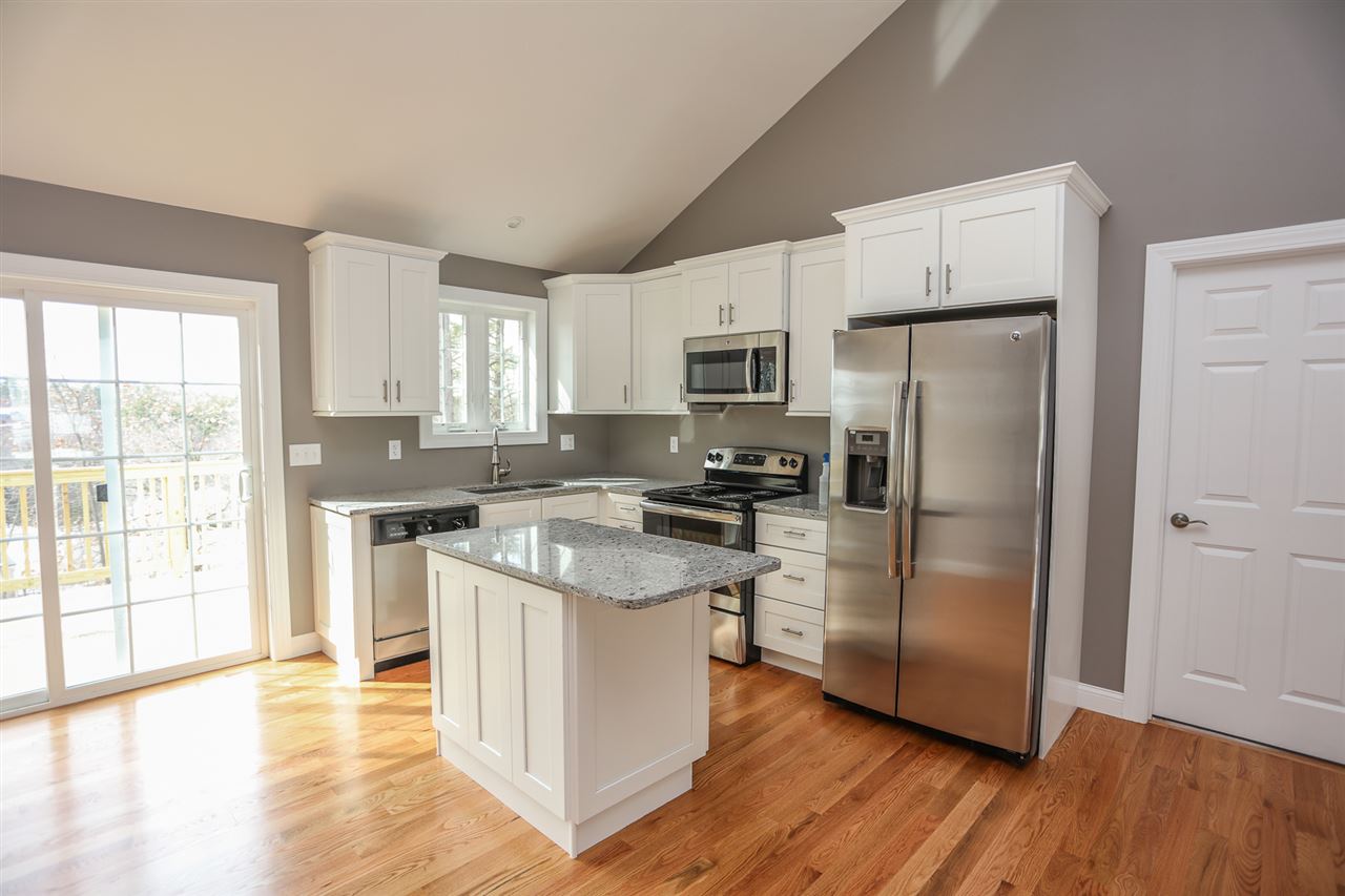 210 Hermit Road Manchester, NH 03109 - Photo 3 of 10