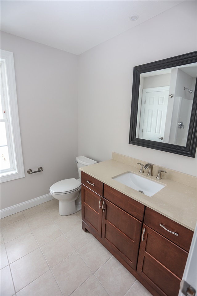 210 Hermit Road Manchester, NH 03109 - Photo 6 of 10