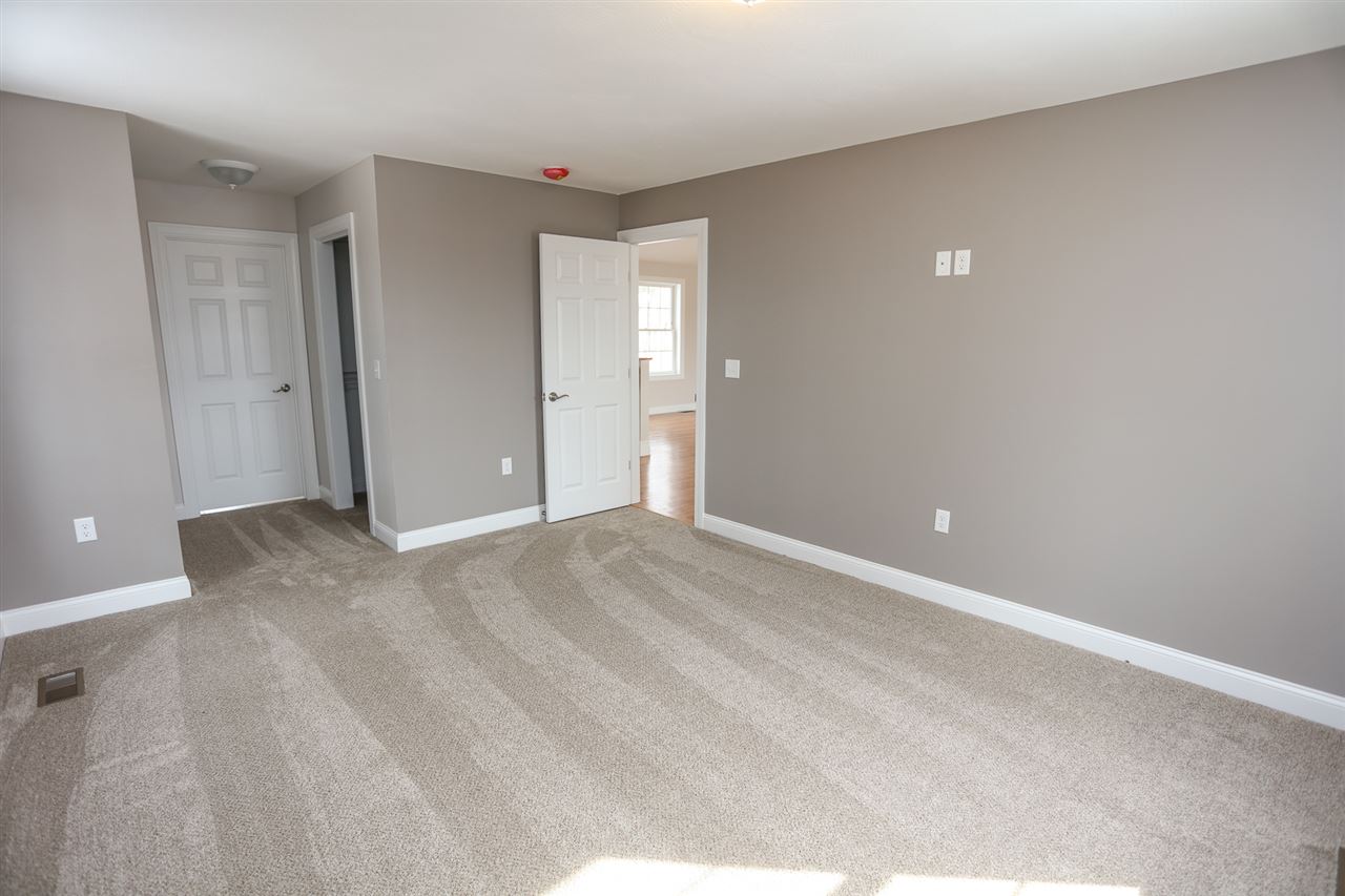 210 Hermit Road Manchester, NH 03109 - Photo 7 of 10