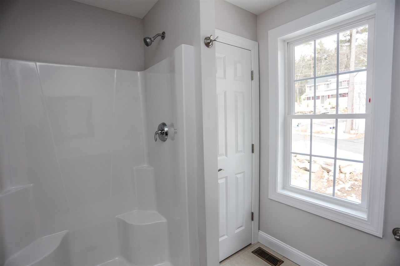 210 Hermit Road Manchester, NH 03109 - Photo 8 of 10
