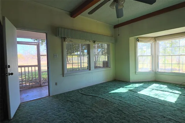 a view of empty room with window