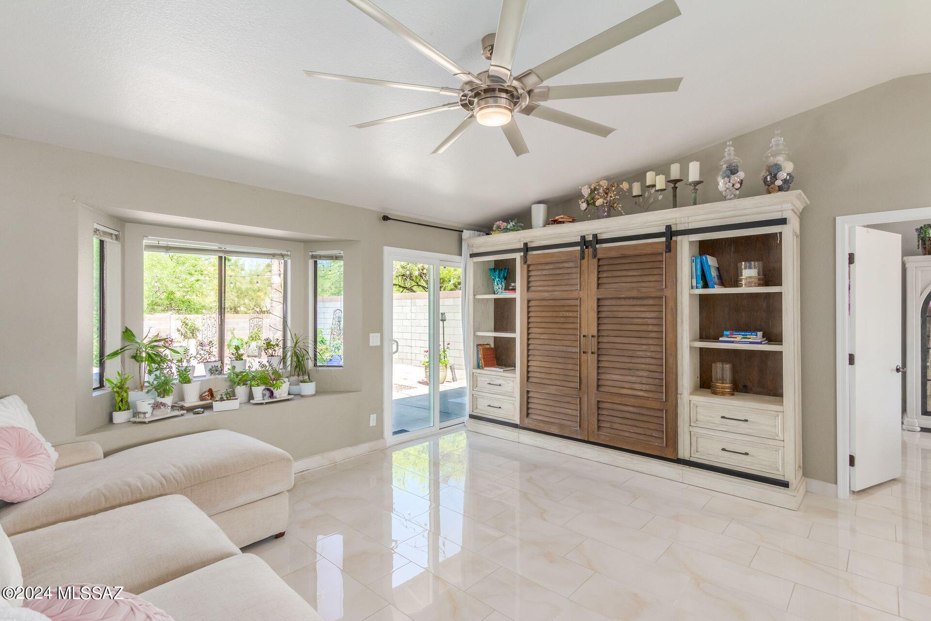 5881 North Moonbrook Road Tucson, AZ 85741 - Photo 4 of 28 Gallery Image 4