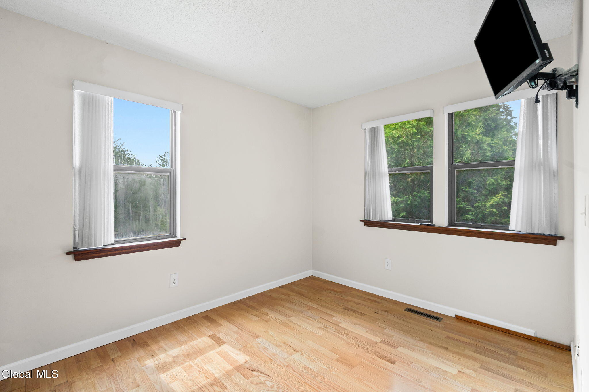 4 Oxford Road Bethlehem, NY 12159 - Photo 22 of 40 22-web-or-mls-4-oxford-rd