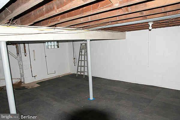 8121 Old Philadelphia Road Baltimore, MD 21237 - Photo 20 of 22 a view of a garage