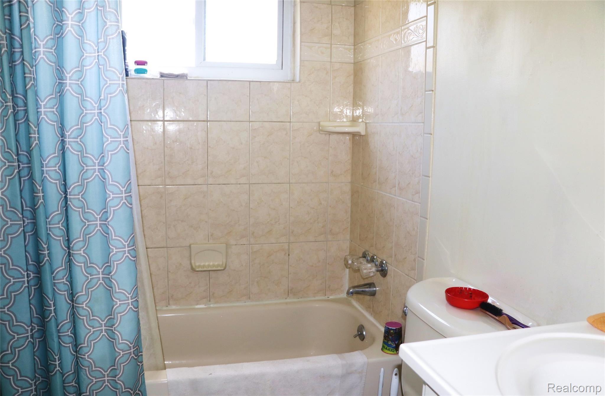 31805 Kelly Road, Unit 17 Fraser, MI 48026 - Photo 8 of 15 8.jpg
