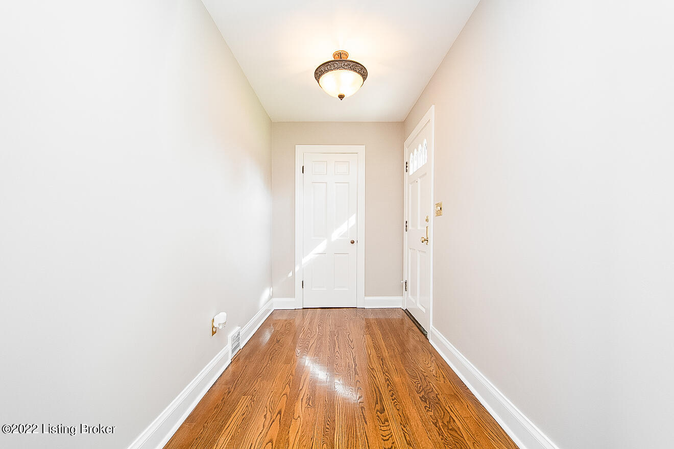 210 North Chadwick Road Louisville, KY 40222 - Photo 5 of 46 Entry Foyer