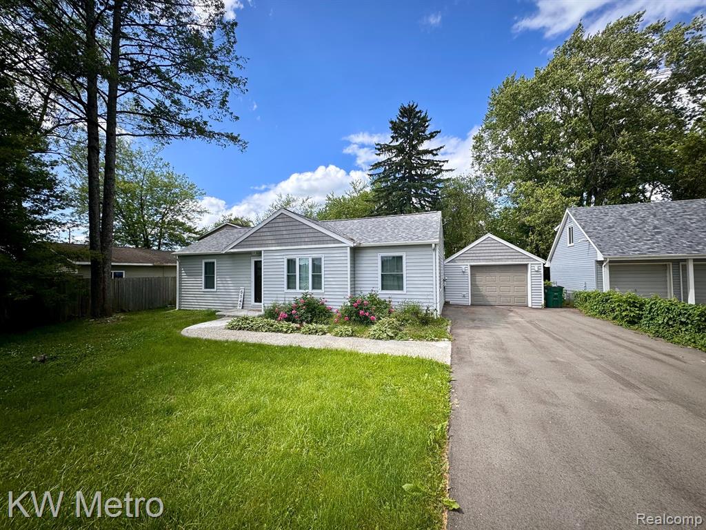 6540 Waldon Road Clarkston, MI 48346 - Photo 2 of 30