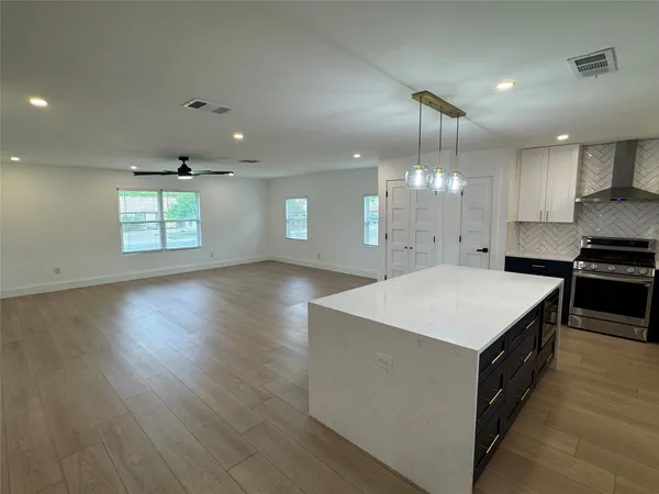 $3,200 | 5805 North Hampton Drive, Austin, TX 78723