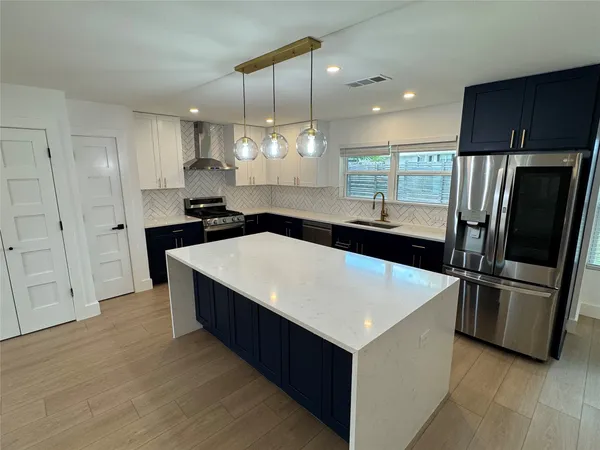 $3,200 | 5805 North Hampton Drive, Austin, TX 78723