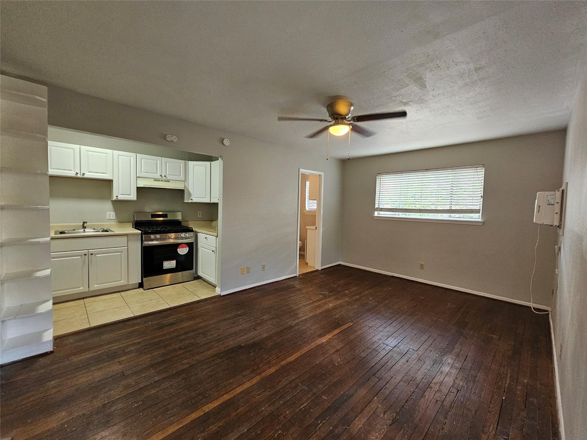 1806 West Main Street, Unit 8 Houston, TX 77098 - Photo 4 of 7 a view of a kitchen with microwave and stove