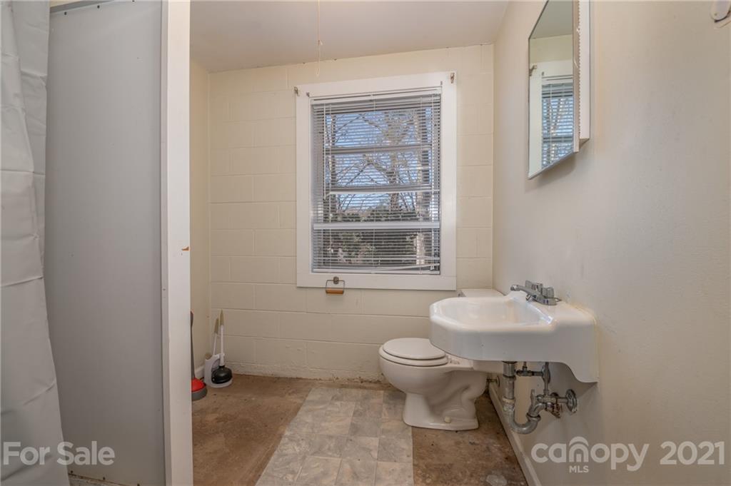 150 Broadway Tryon, NC 28782 - Photo 23 of 32 Gallery Image 23