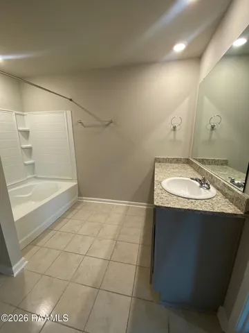 $2,050 | 132 Lucille Drive, Maurice, LA 70555