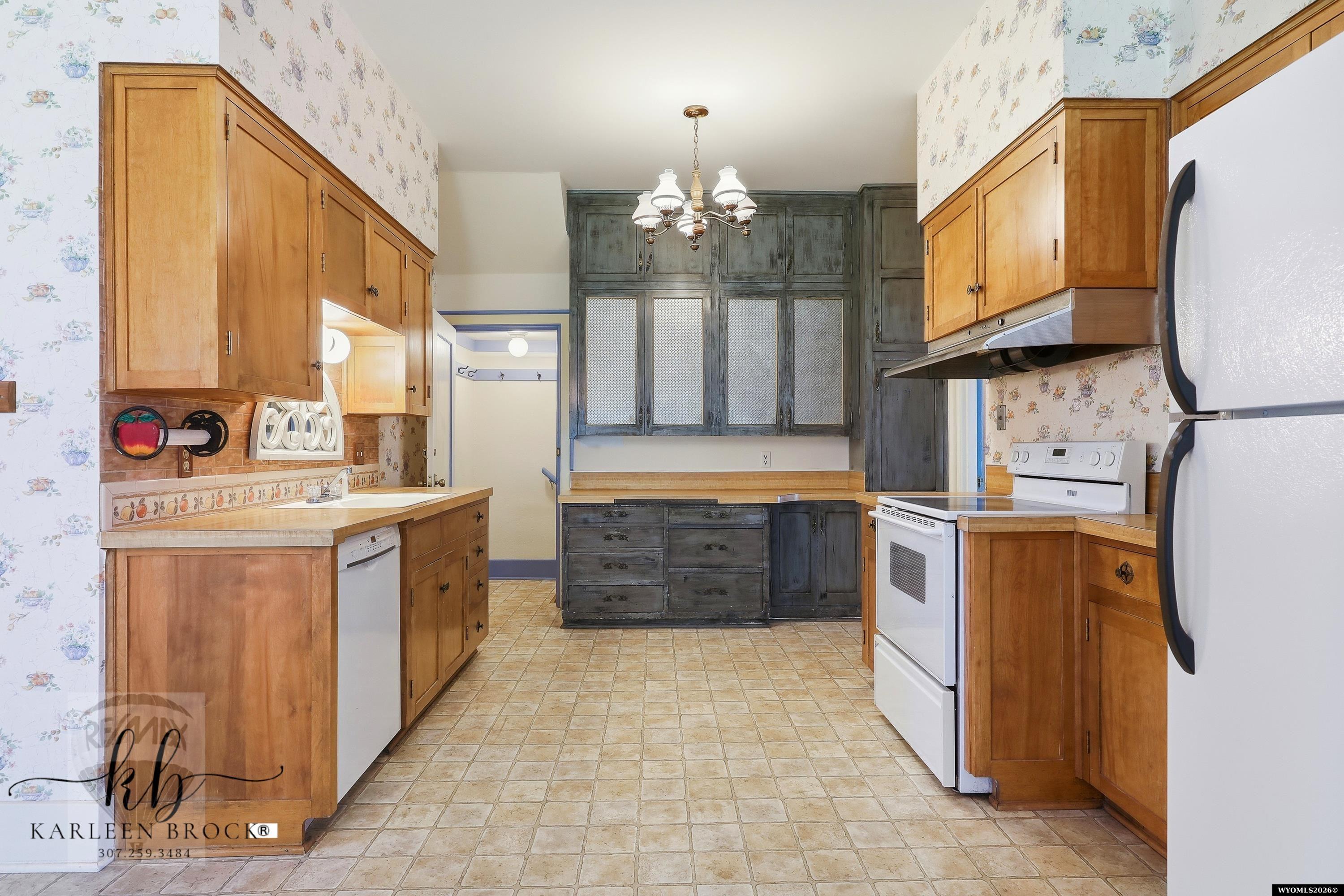 1016 South Center Street Casper, WY 82601 - Photo 12 of 34