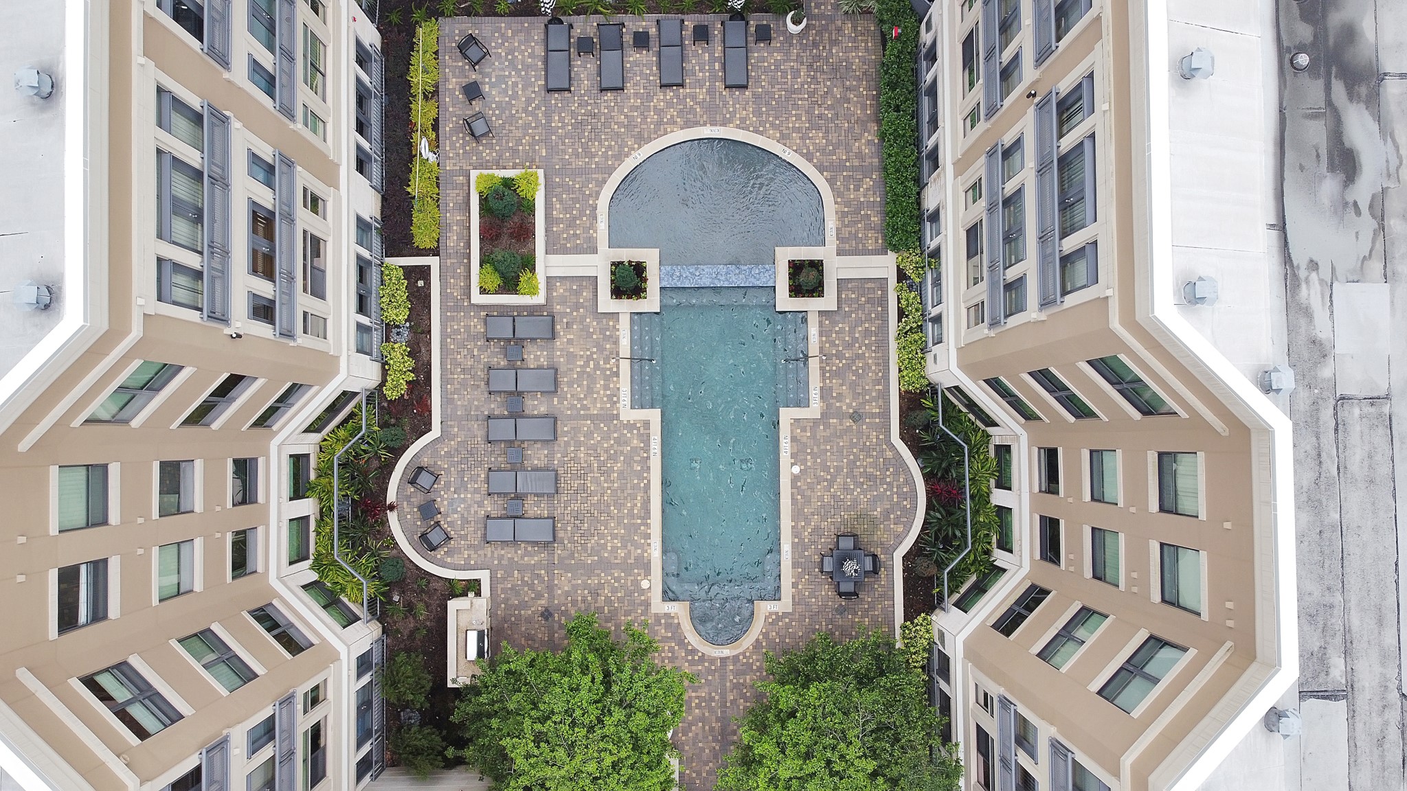 1901 Post Oak Boulevard, Unit 3113 Houston, TX 77056 - Photo 23 of 34 The building has a total of 6 pools.