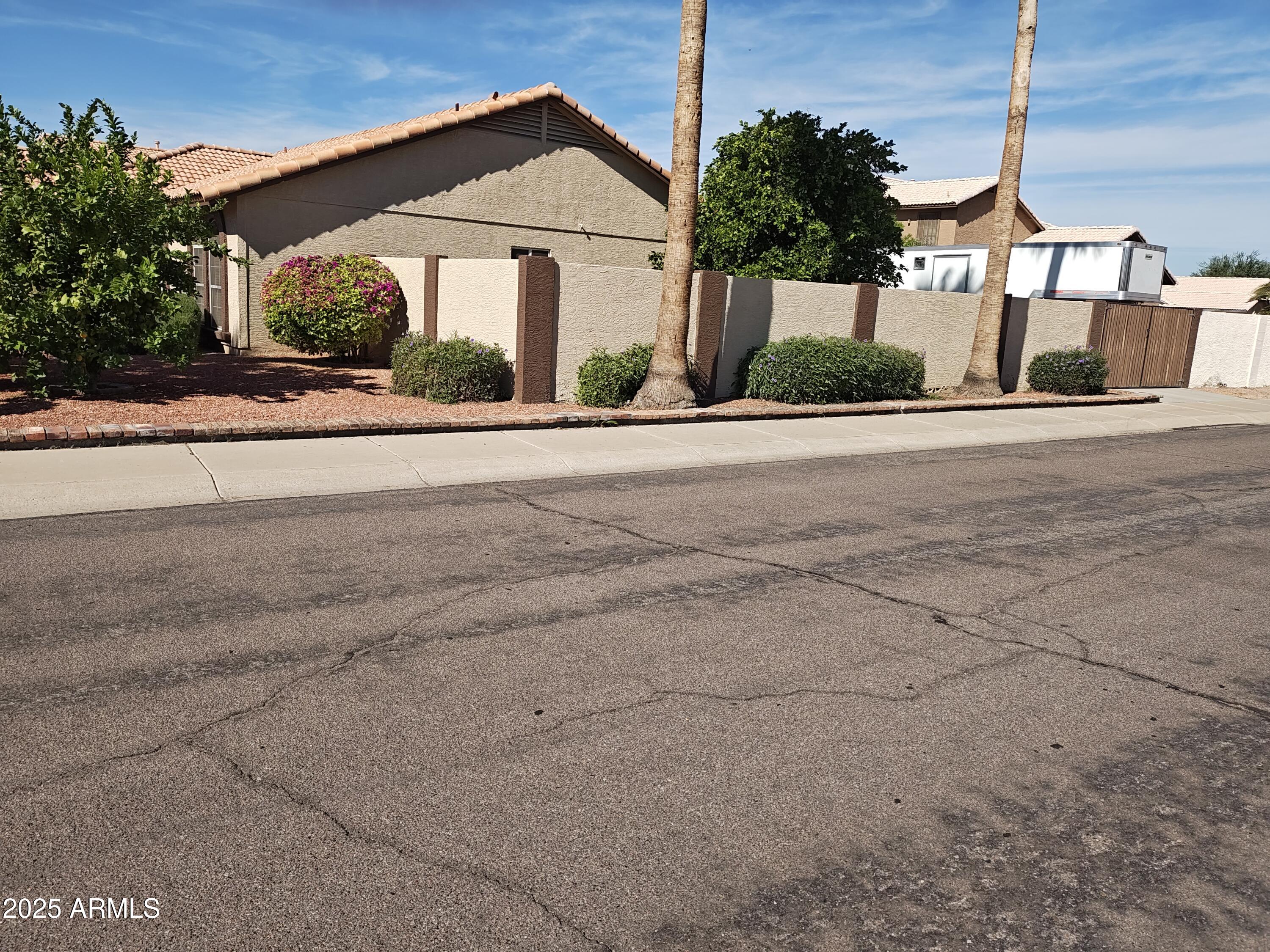 8734 West Bloomfield Road Peoria, AZ 85381 - Photo 3 of 34 bloomeast