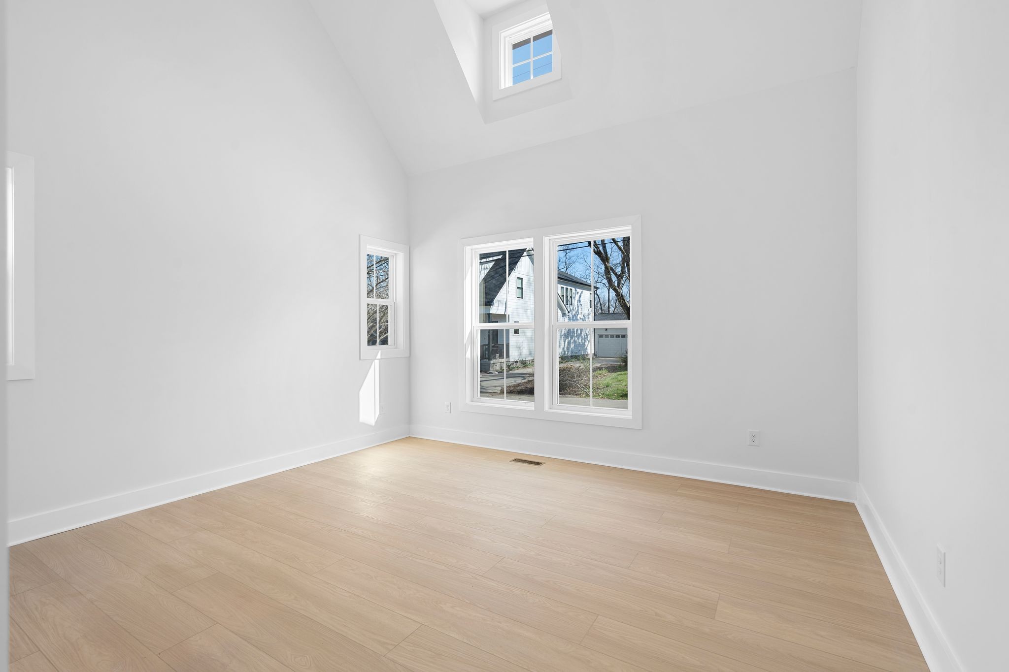 930 Glass Street Franklin, TN 37064 - Photo 10 of 34 an empty room with a window