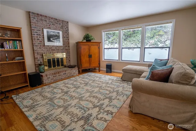 $6,000 | 26047 Southeast 26th Court, Sammamish, WA 98075