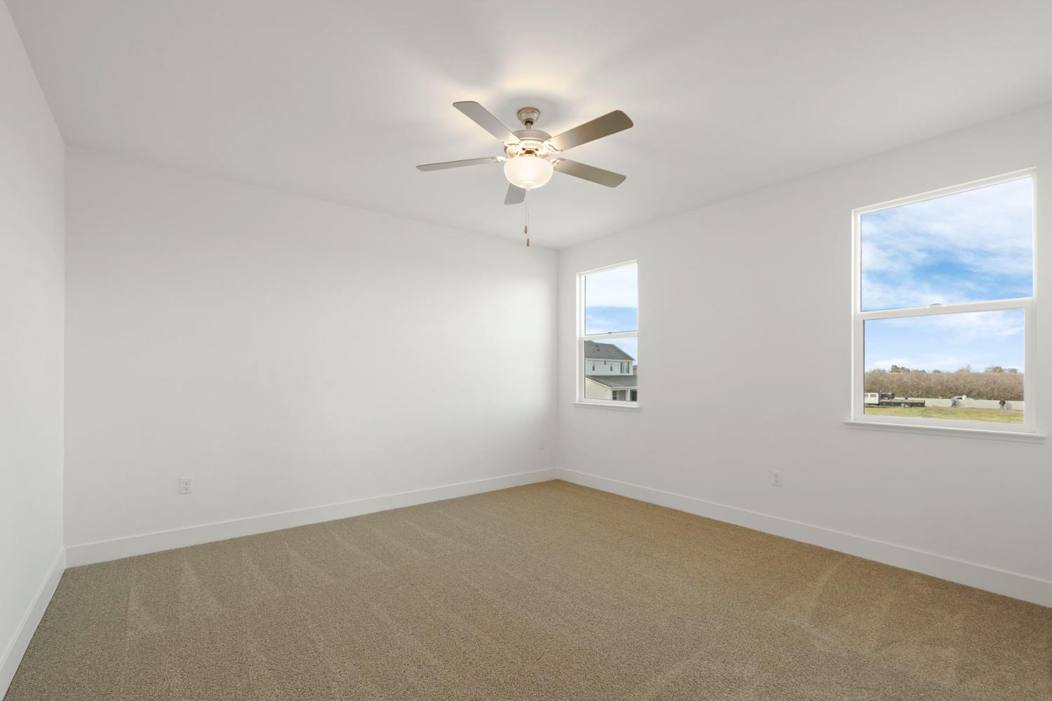 446 Tigris Street Manteca, CA 95337 - Photo 34 of 46 Upstairs primary suite