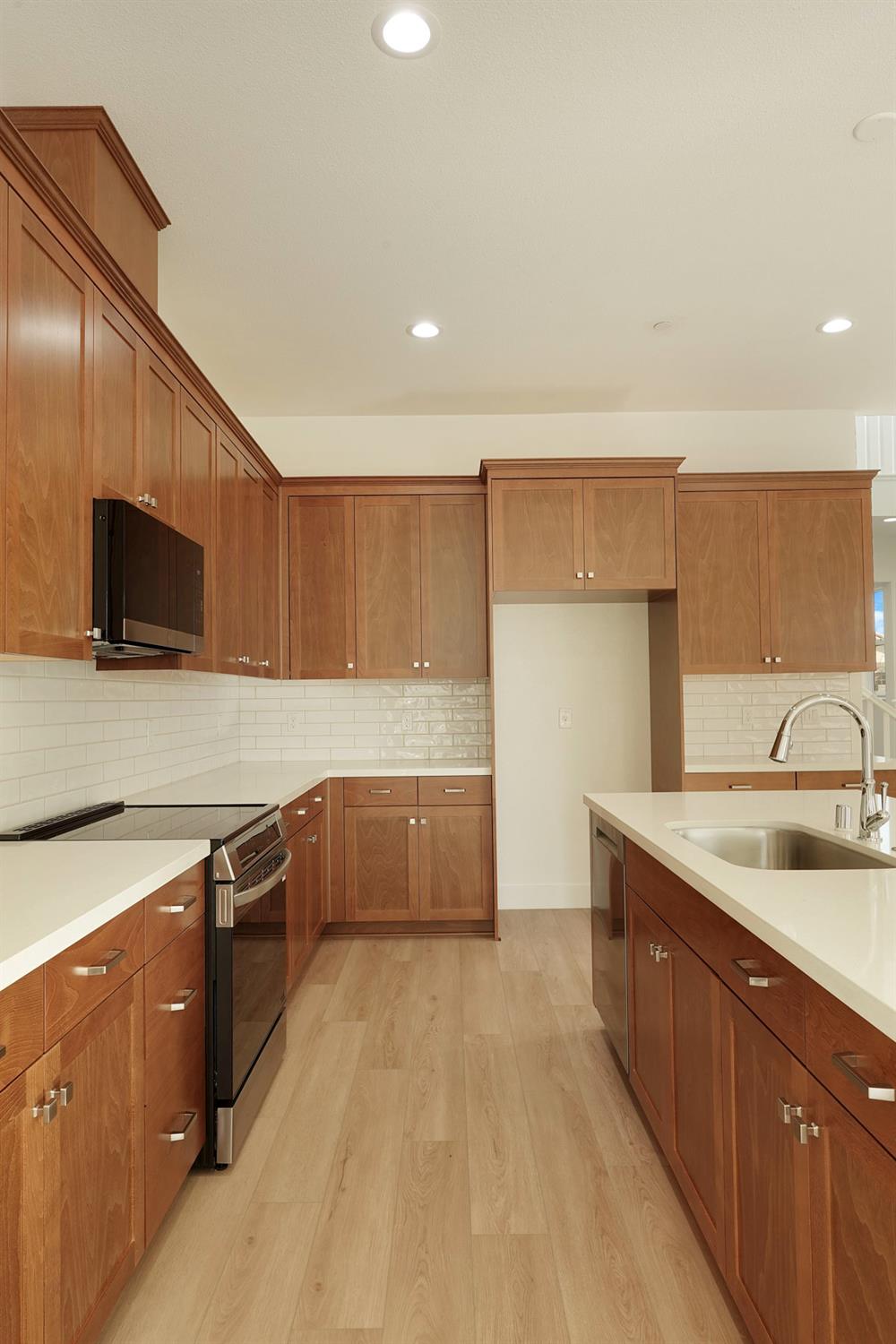 446 Tigris Street Manteca, CA 95337 - Photo 6 of 46 LVP flooring