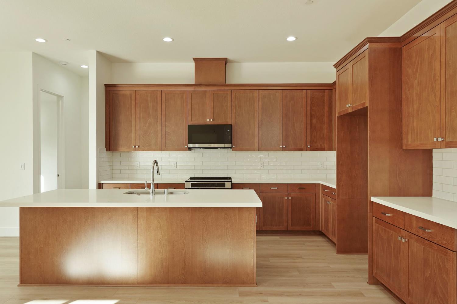 446 Tigris Street Manteca, CA 95337 - Photo 7 of 46 Subway tile backsplash