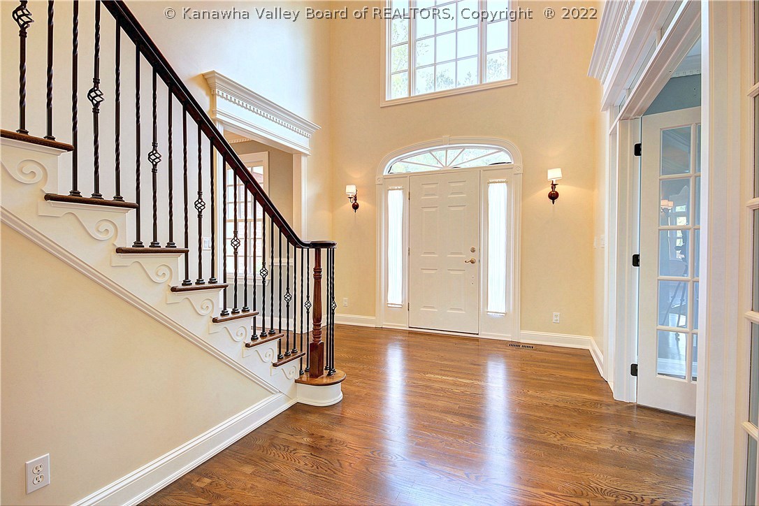 11 Jamestown Road Charleston, WV 25314 - Photo 4 of 30 Massive entry way that will "wow" you.