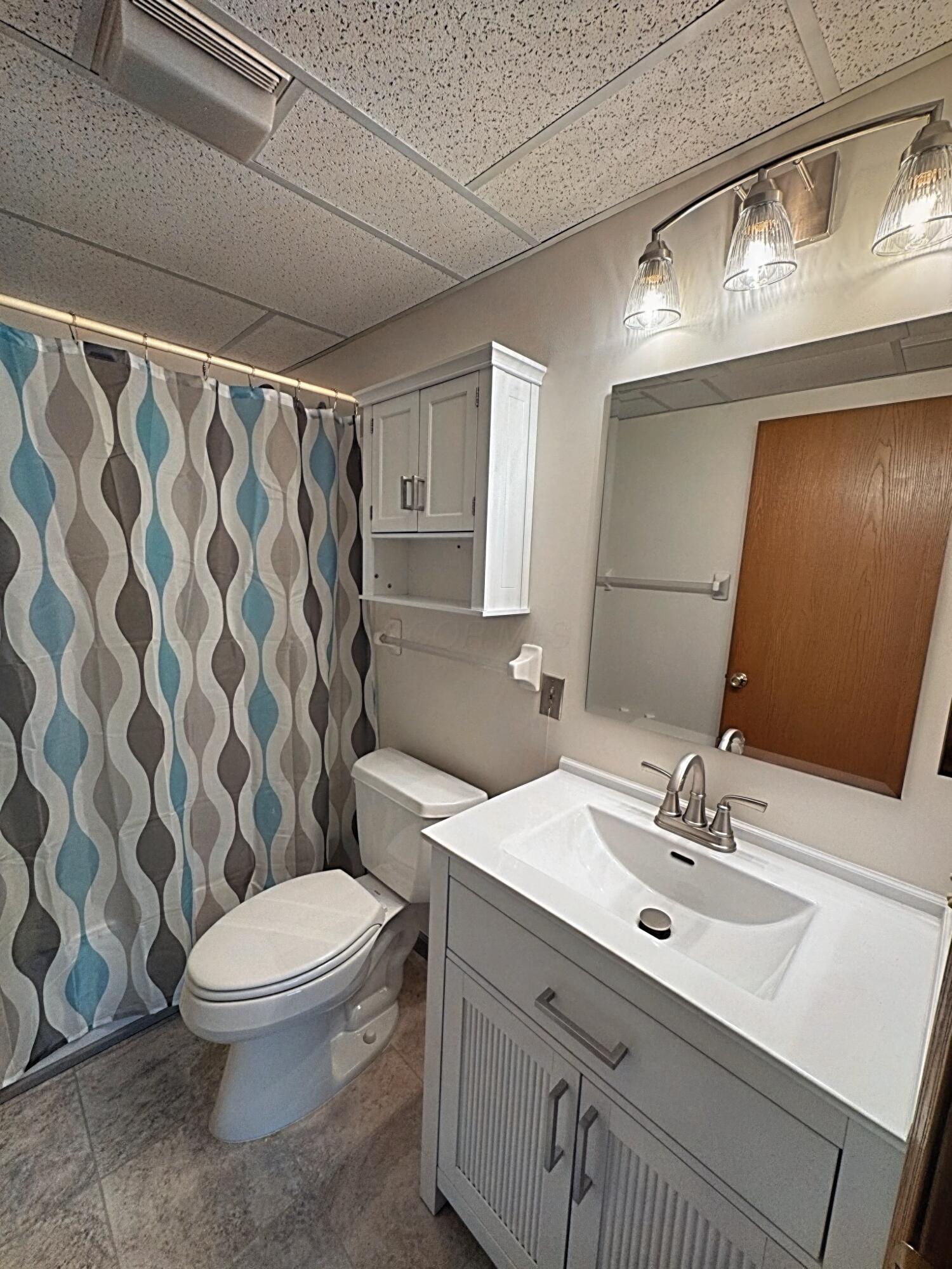 3967 Karl Road, Unit 227 Columbus, OH 43224 - Photo 23 of 39 Primary en suite