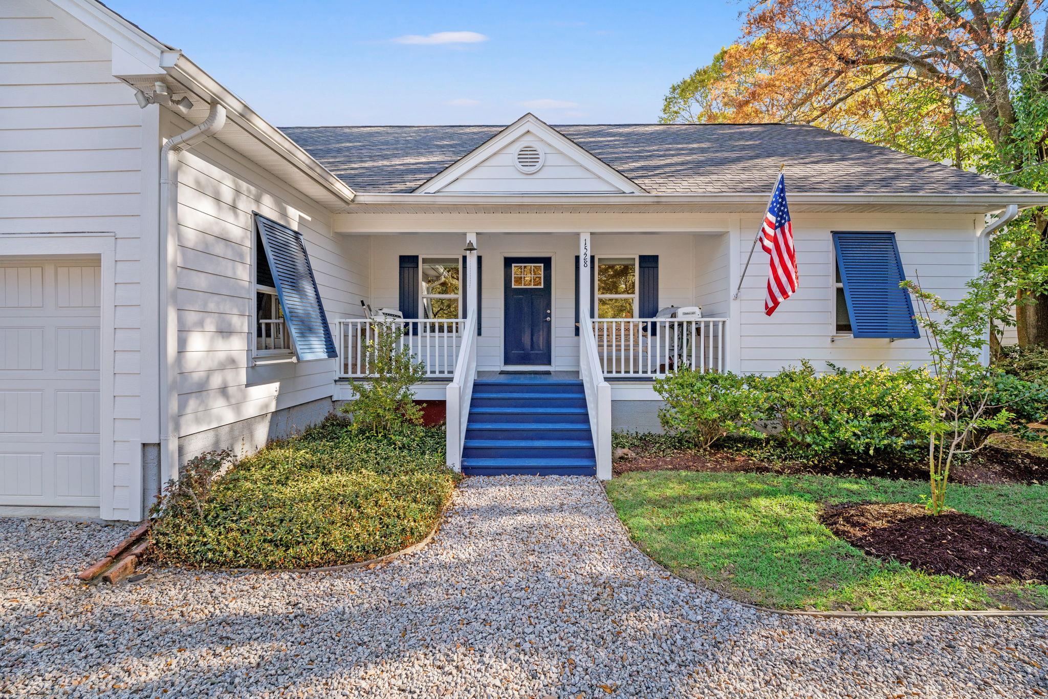 1528 Winyah Street Georgetown, SC 29440 - Photo 2 of 33