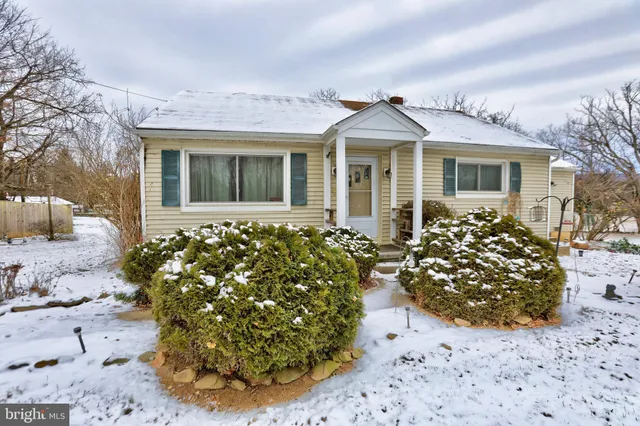 $424,900 | 16819 Woodgrove Road, Round Hill, VA 20141